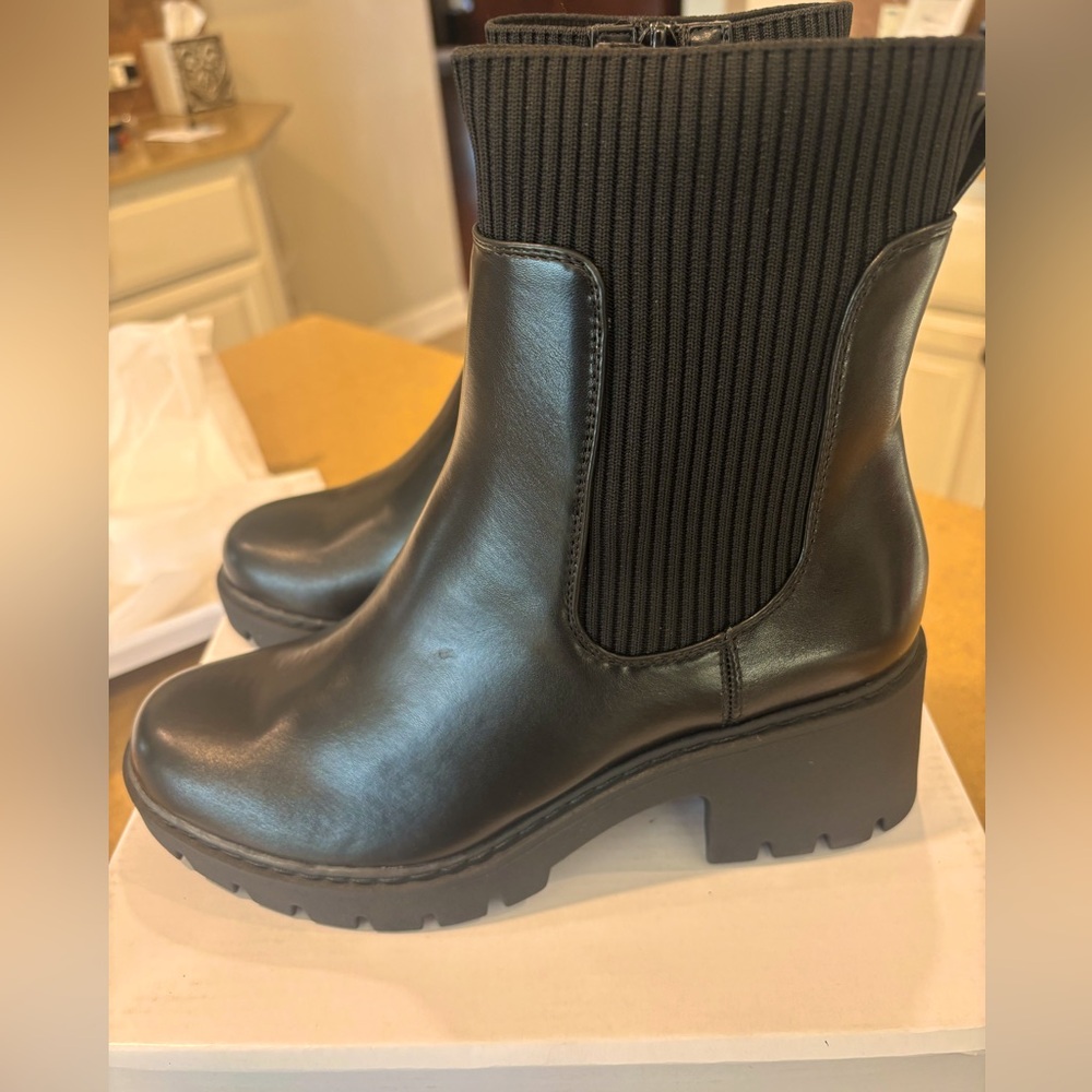 Black Ankle boot, stretch & zip, sz.7.5, NEW in box, never worn